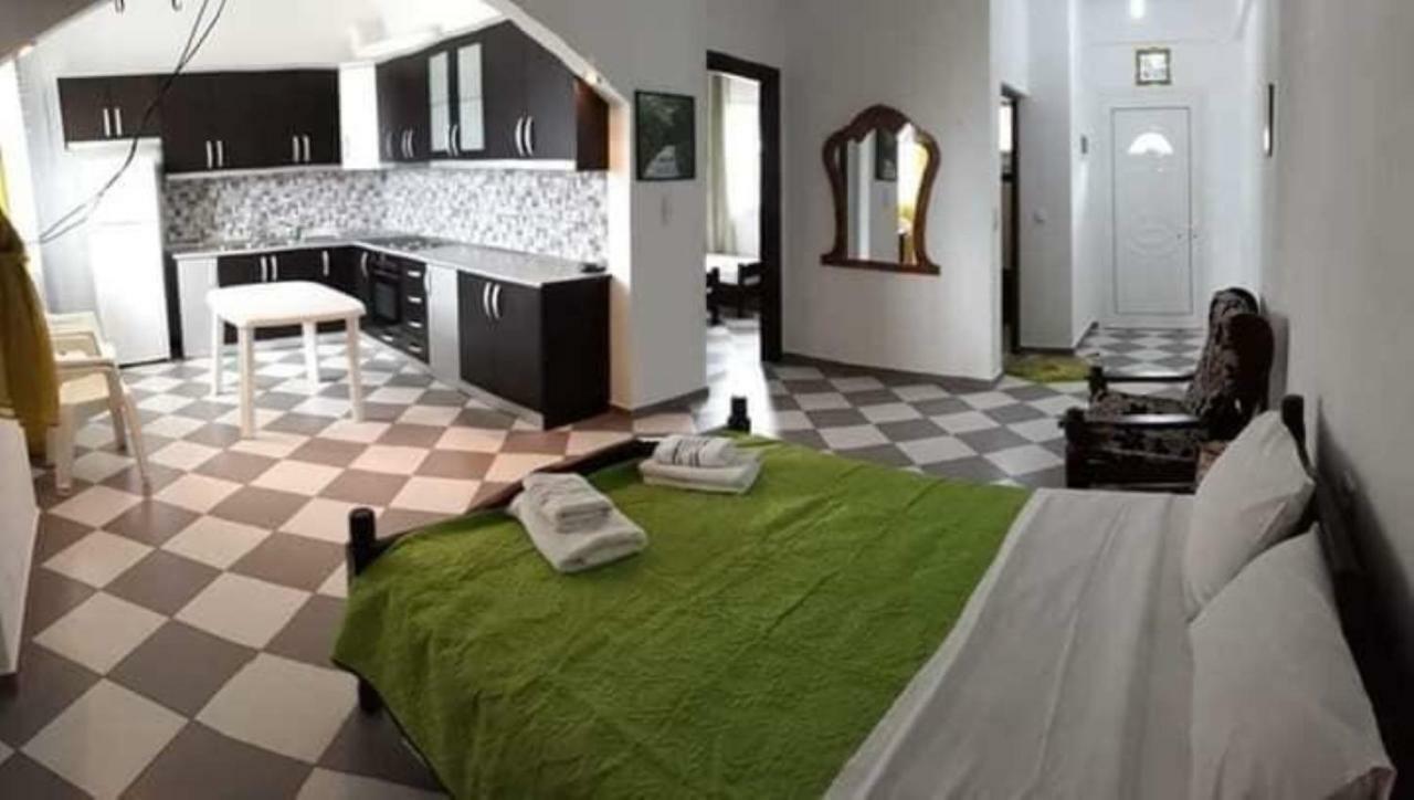 Henardi Apartments Εξαμίλιο Εξωτερικό φωτογραφία